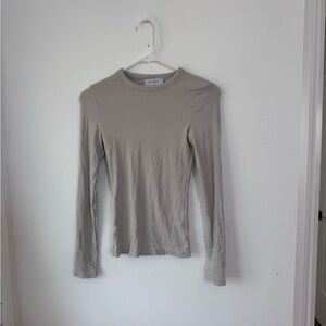 Long Sleeve Crewneck Tee in Light Gray